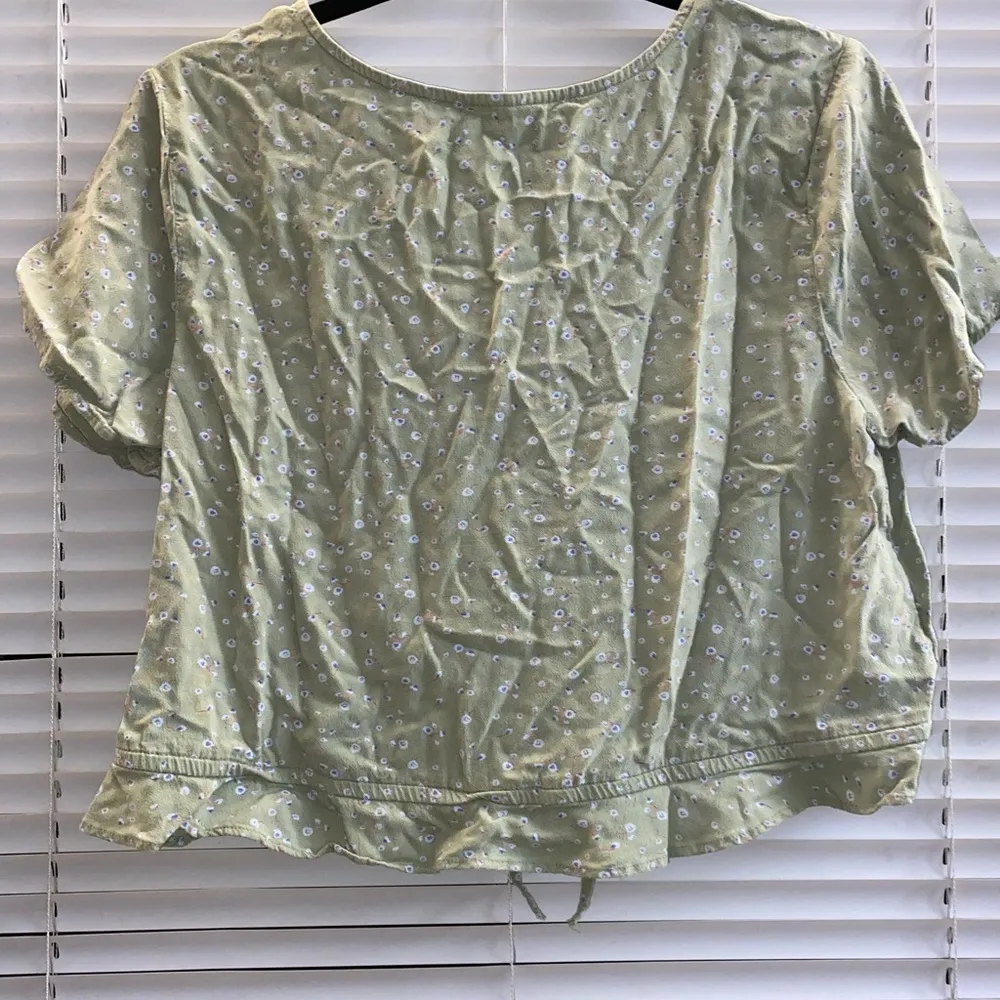 SO  Cinched Front Top - Image 3