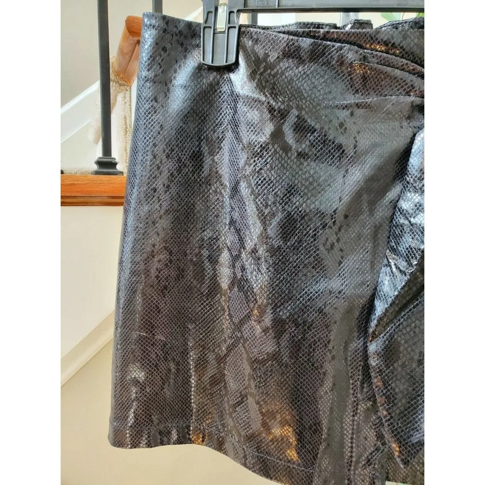 Ley Den Women’s Black Snake Faux Leather Straight Casual Mini Skirt Size Large - Image 3