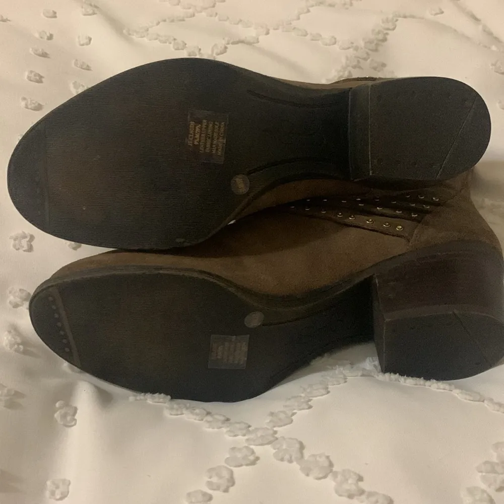 Jessica Simpson Clauds Mink Split Suede Studded Ankle Boots Size 9.5 M Ladies - Image 3