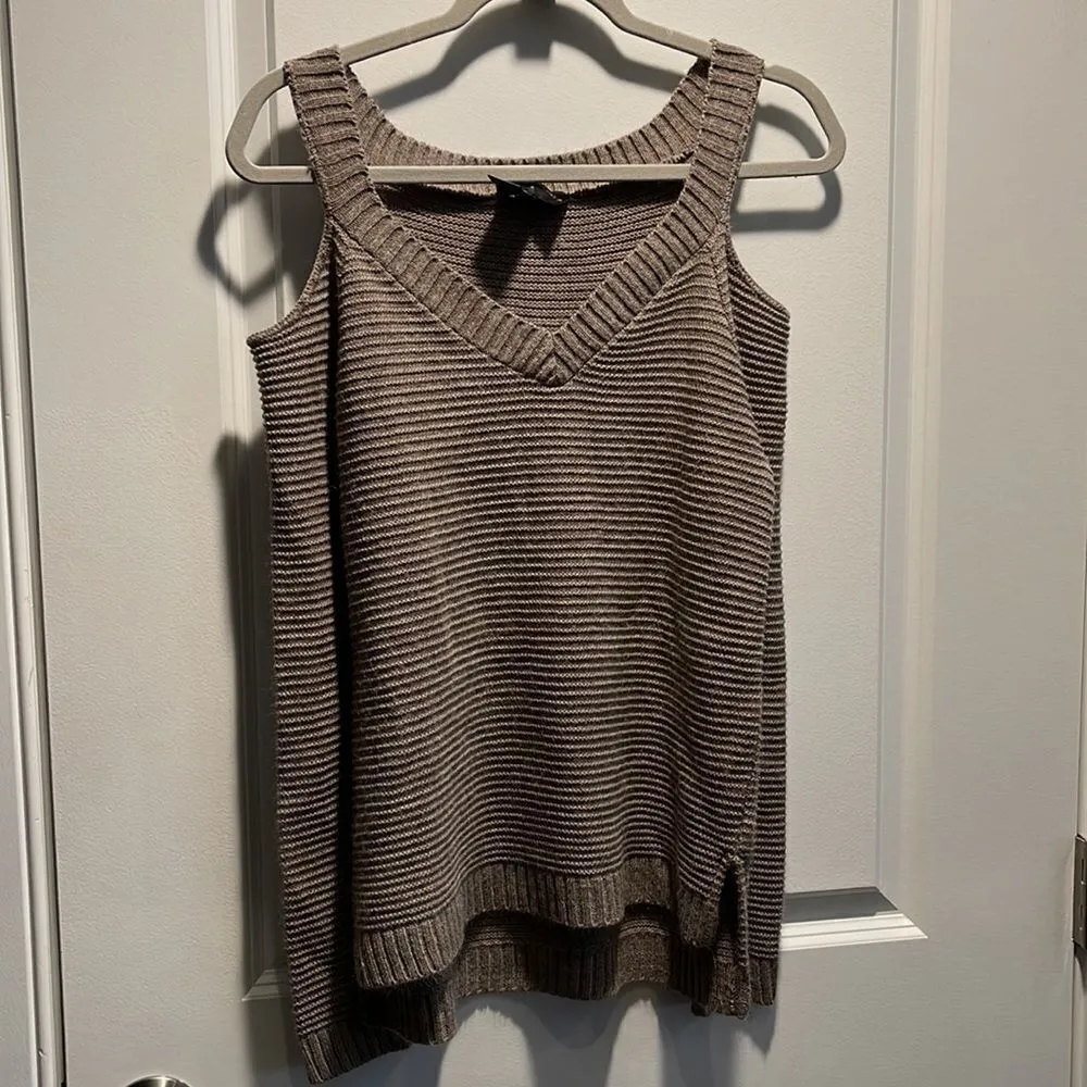 Absolutely creative worldwide cold shoulder sweater‎ Taupe color size small Tan - Image 2
