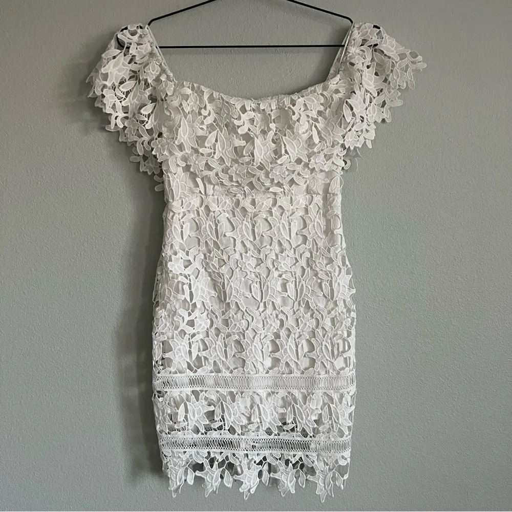 The Label White Battenberg Lace Off The Shoulder Dress. Size Small - Image 2
