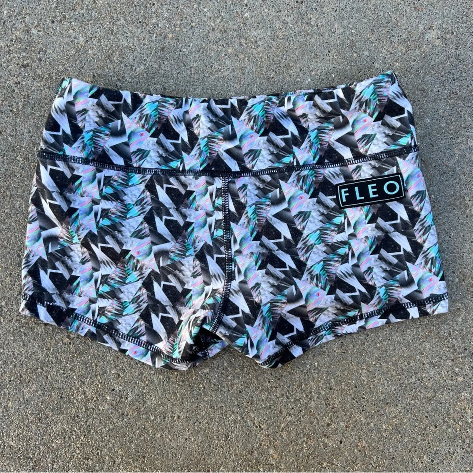 Fleo Reward Shorts 2.5” inseam black onyx platinum geometric SMALL - Image 3