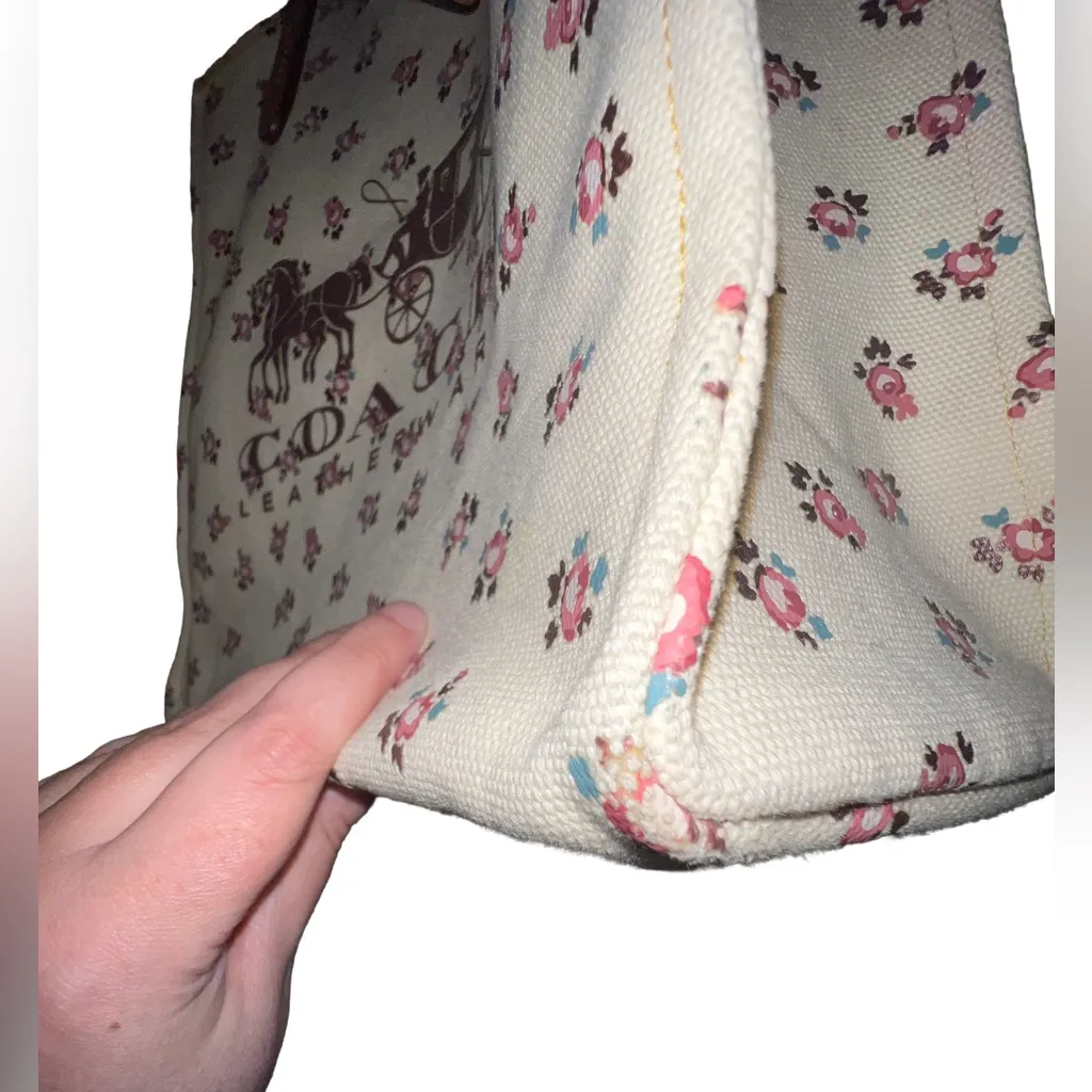 COACH Canvas and Leather Horse & Carriage Floral Large Tote Bag $500+ MSRP - Image 11