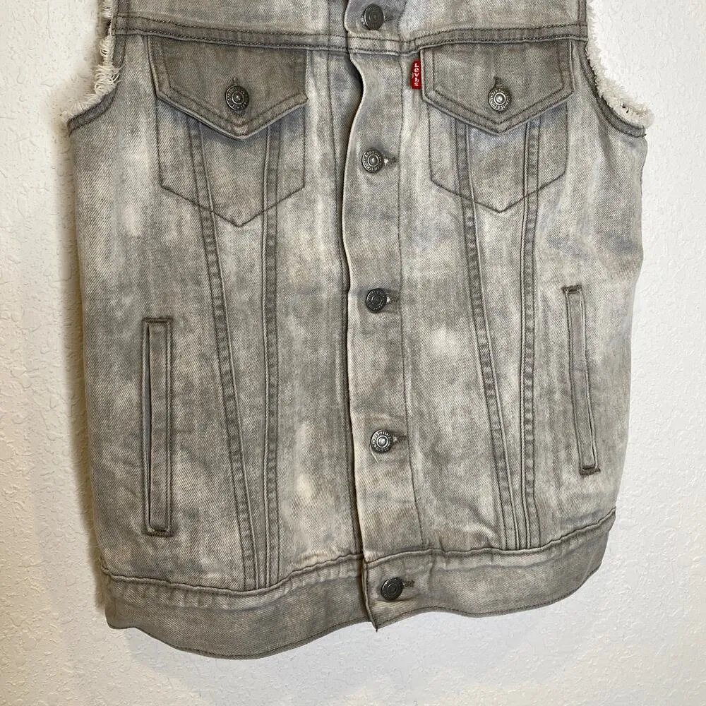 Levi’s Gray Denim Jean Vest Sz Sm Button Closure Cotton Classic Contemporary - Image 3