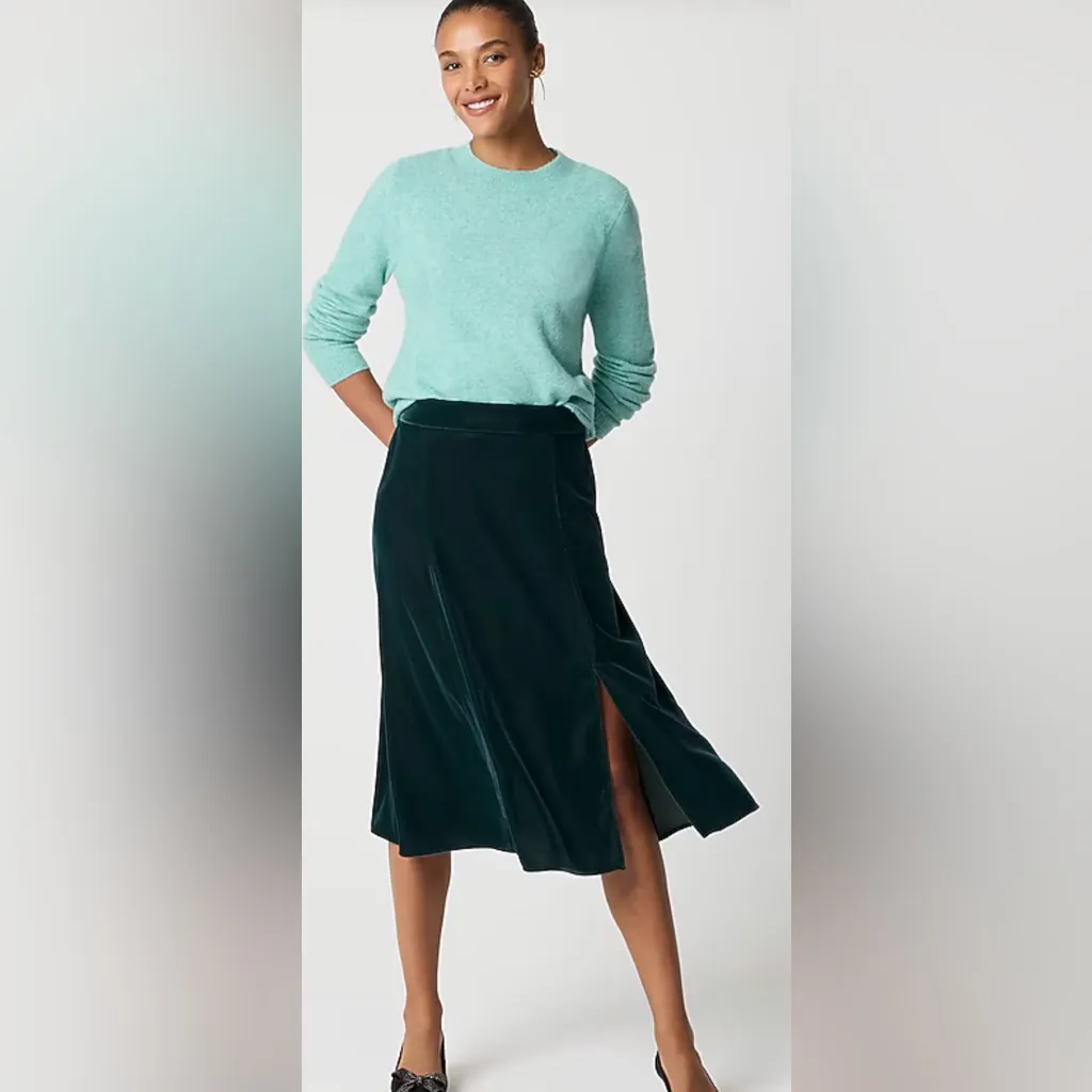 J. Crew dark forest green Velvet Midi Skirt. Elastic waist. Size MP. NWT. - Image 4