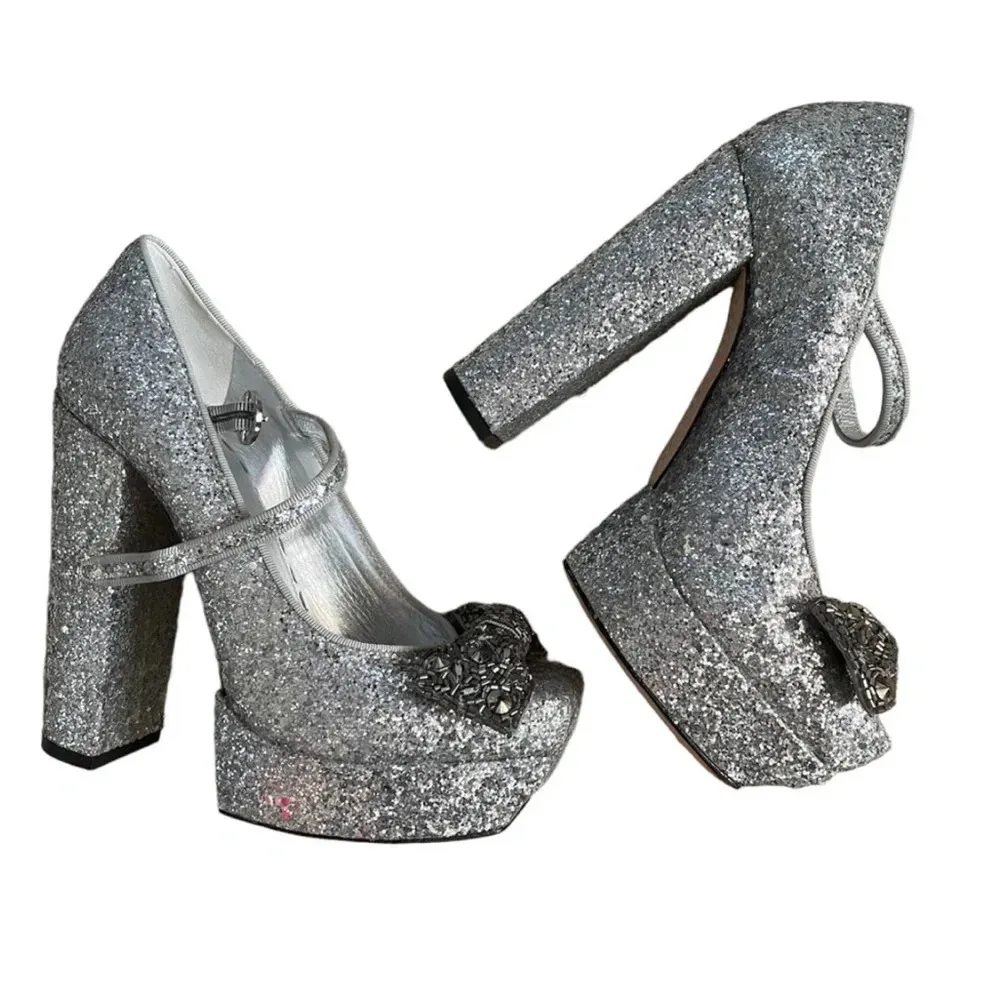 Alice + Olivia Gizelle Silver Glitter Heels
Size 7.5 or 38.5 - Image 14
