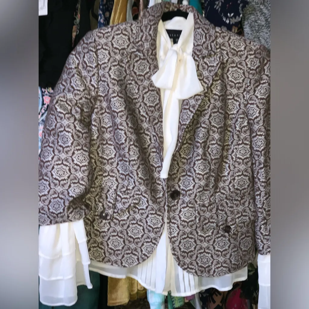 Elegant Brown Patterned Women's Blazer Size XS - Image 2