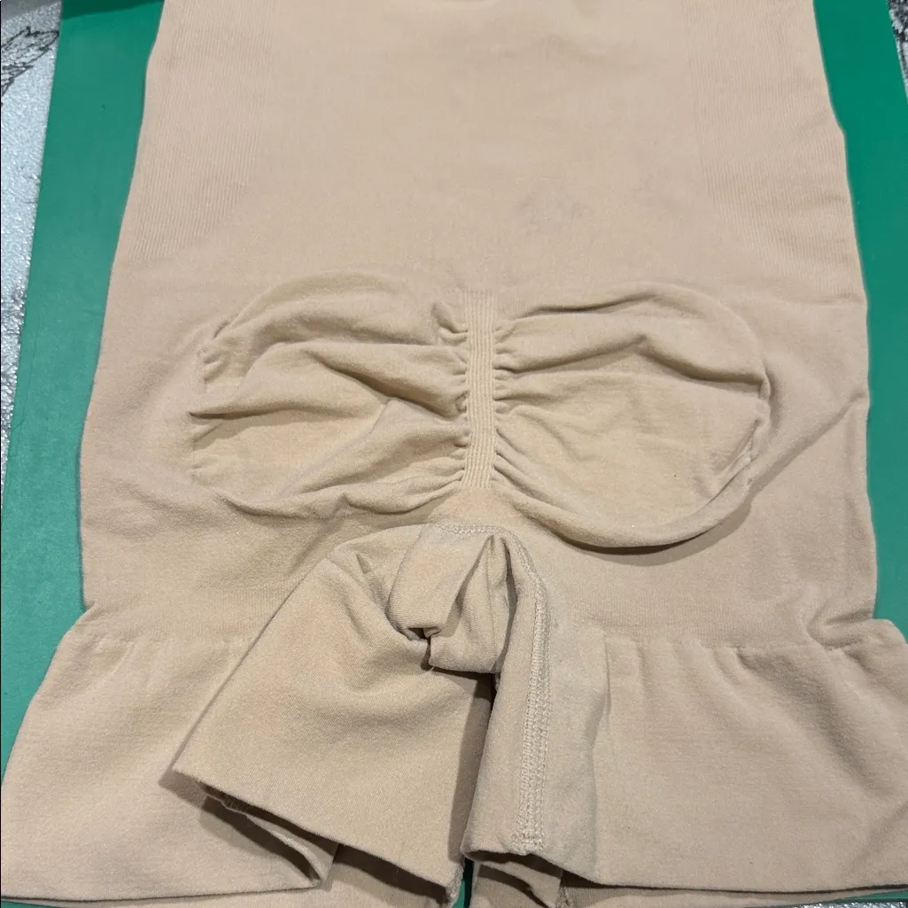 NWT Curveez Shapewear Bodysuit Second Skin Hip Hugger size M. Butt scrunch Tan Size M - Image 5