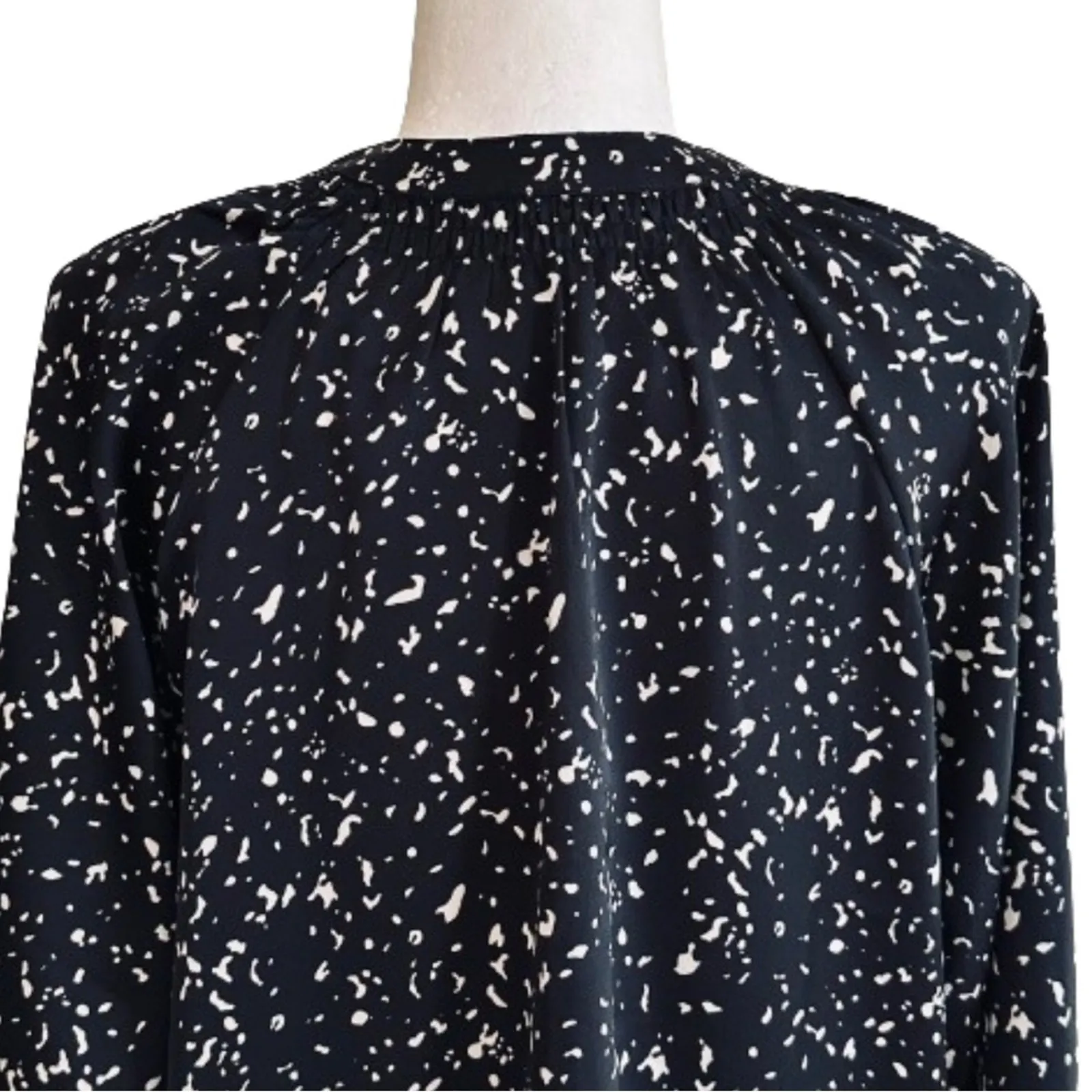 Bishop + Young Top Blouse Black White Speckled Print 3/4 Sleeve Tie Neck XS NEW - Image 5
