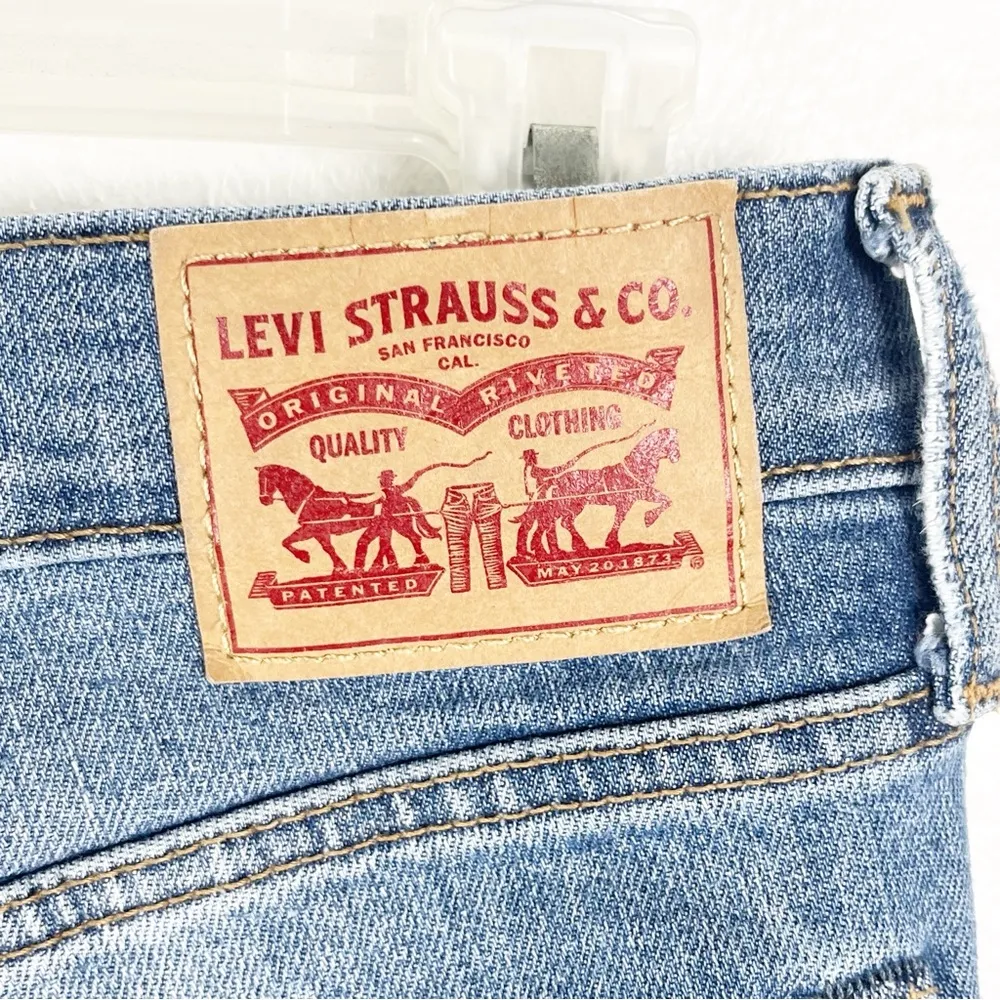 LEVI’S Light Wash High Rise Ripped Button Fly Wedgie Skinny Jeans, Size 30 - Image 5