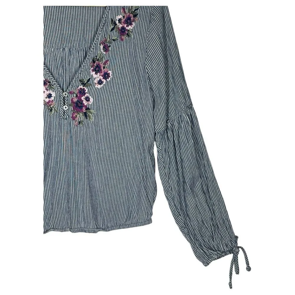 Abercrombie Fitch Top Womens M V Neck Embroidered Cropped Striped Long Sleeves - Image 6