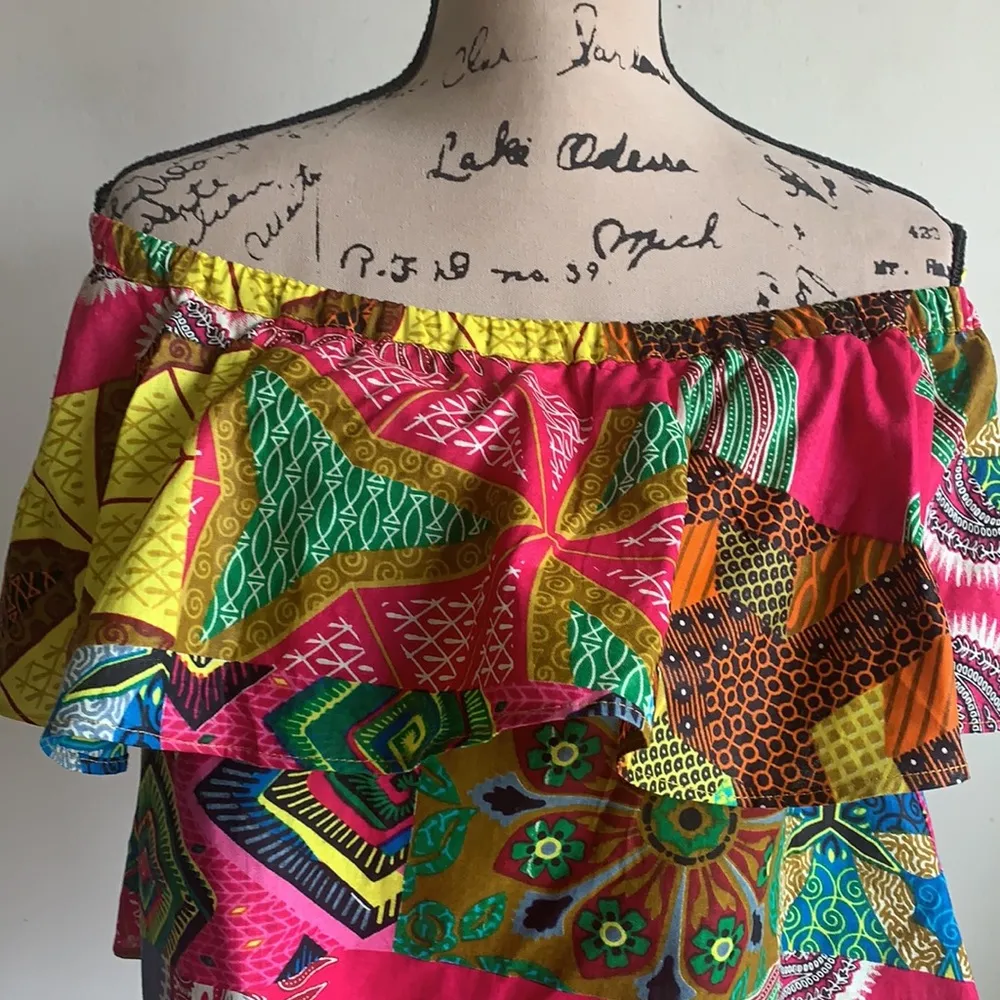 Boutique Amber Wax Print Patchwork Off Shoulder Ruffle Crop Top Size Medium Pink - Image 4