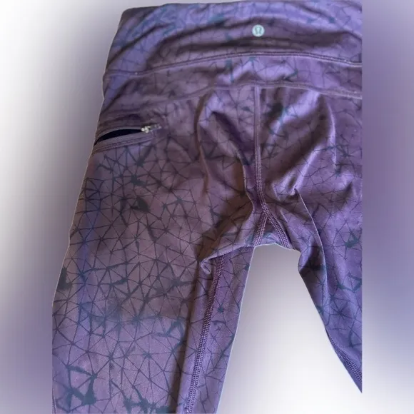 - LULULEMON star crossed pattern leggings Sz6 - Image 2