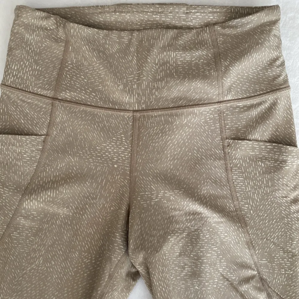 ATHLETA Tan Rainwater White Fleck Salutation Stash Pocket Leggings - Image 6