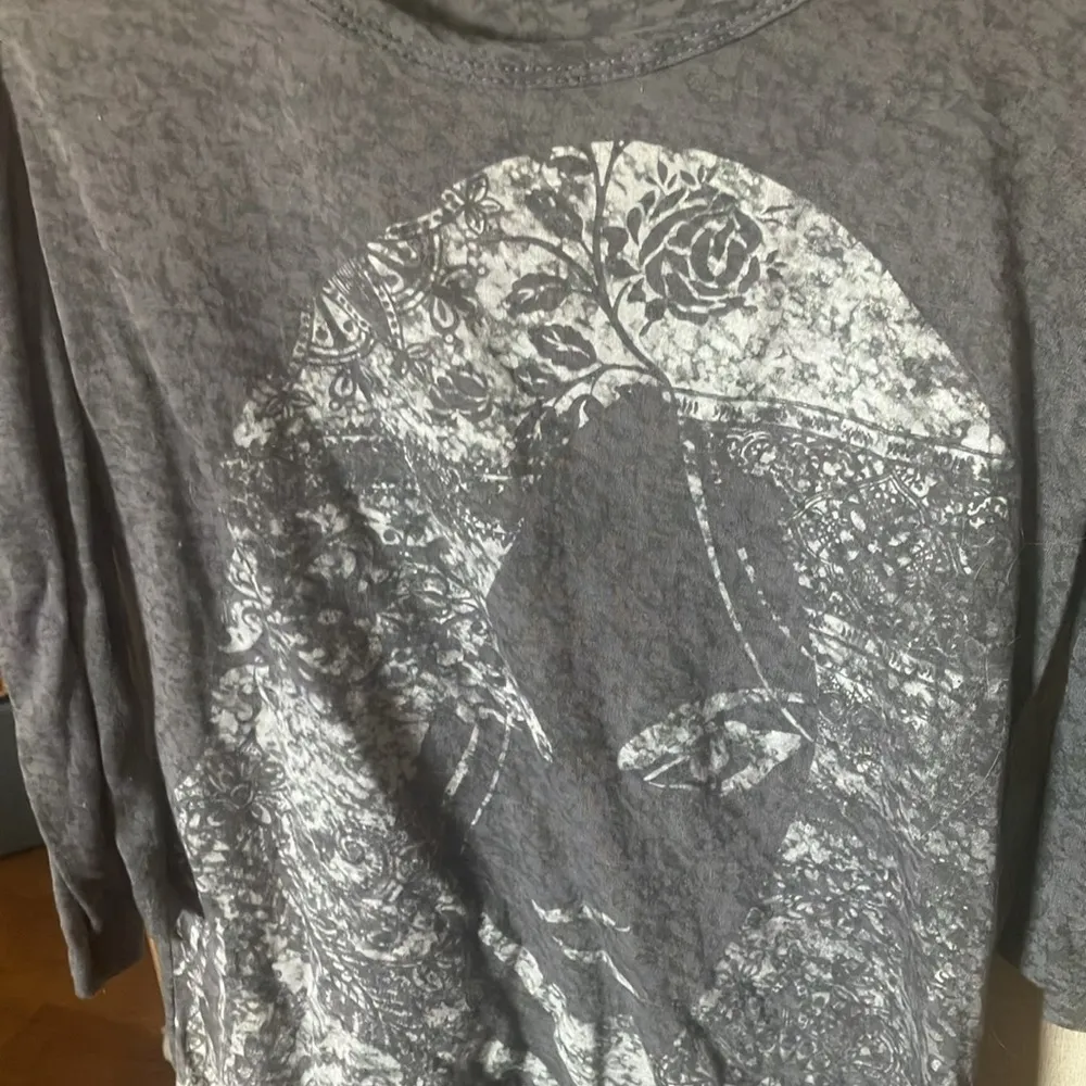Cecico Gray Graphic 3/4 Sleeve Relaxed Tee large - Image 2