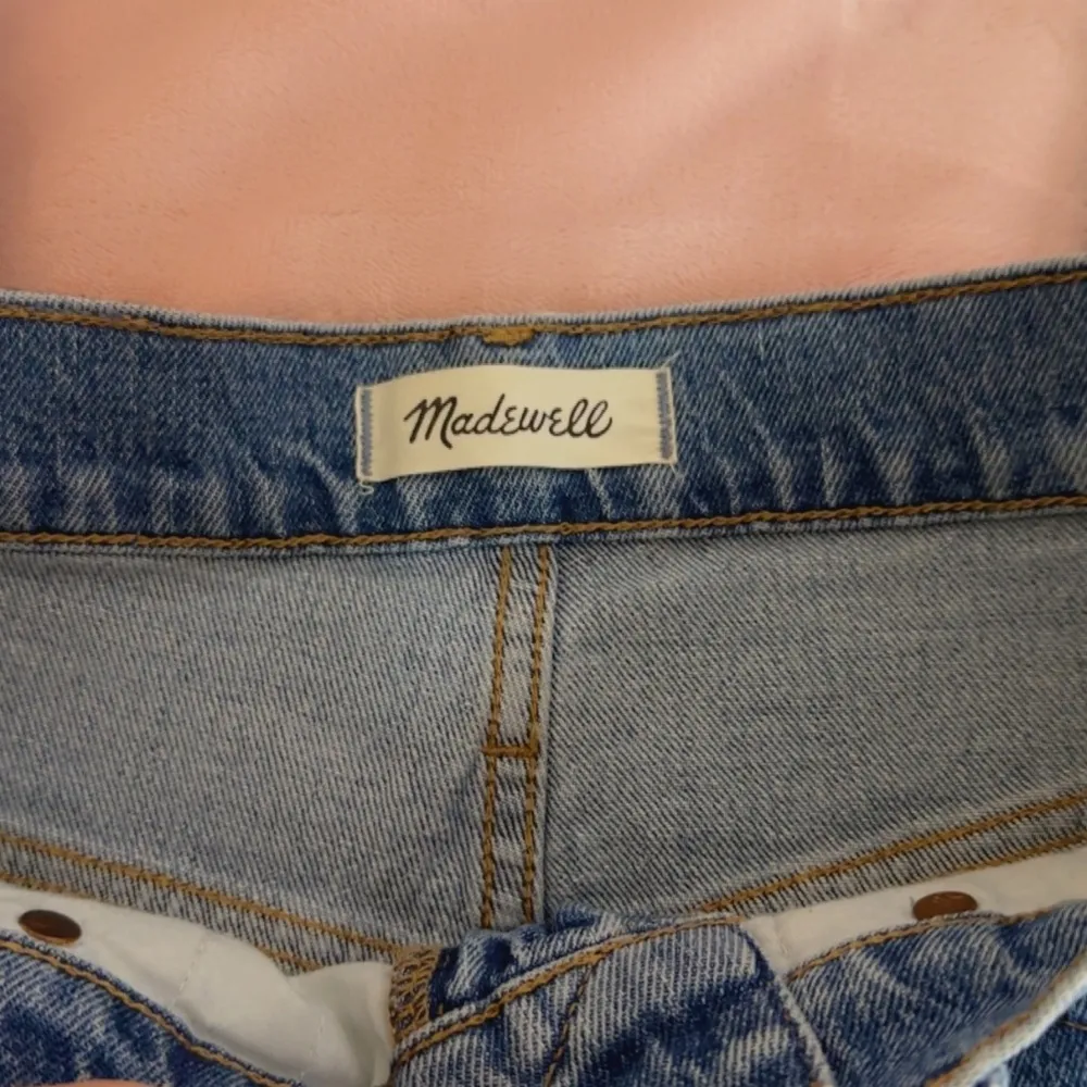 Madewell jeans size 25. The Perfect Vintage Jean like new in preowned condition - Image 4