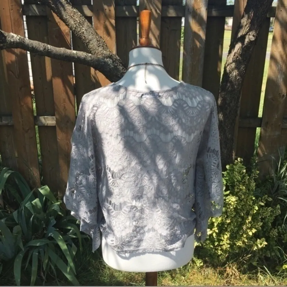 Womens Size‎ S Gray Floral Lace Batwing Blouse - Image 5