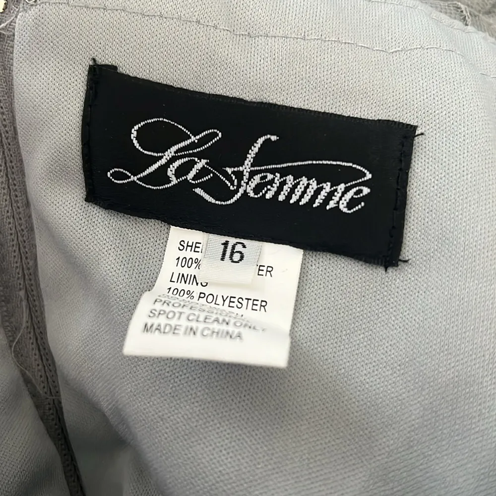 La Femme Lace Off the Shoulder Cap Sleeve Evening Dress in Platinum Size 16 NWT - Image 3