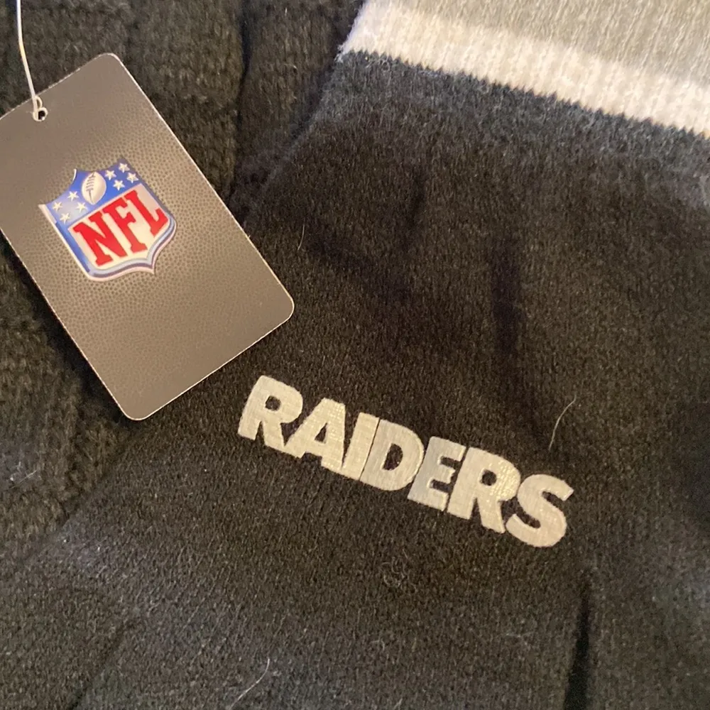 NFL RAIDERS SCARF AND GLOVES SET  COLOR BLCK WHITE AND SILVER BRAND NEW - Image 5