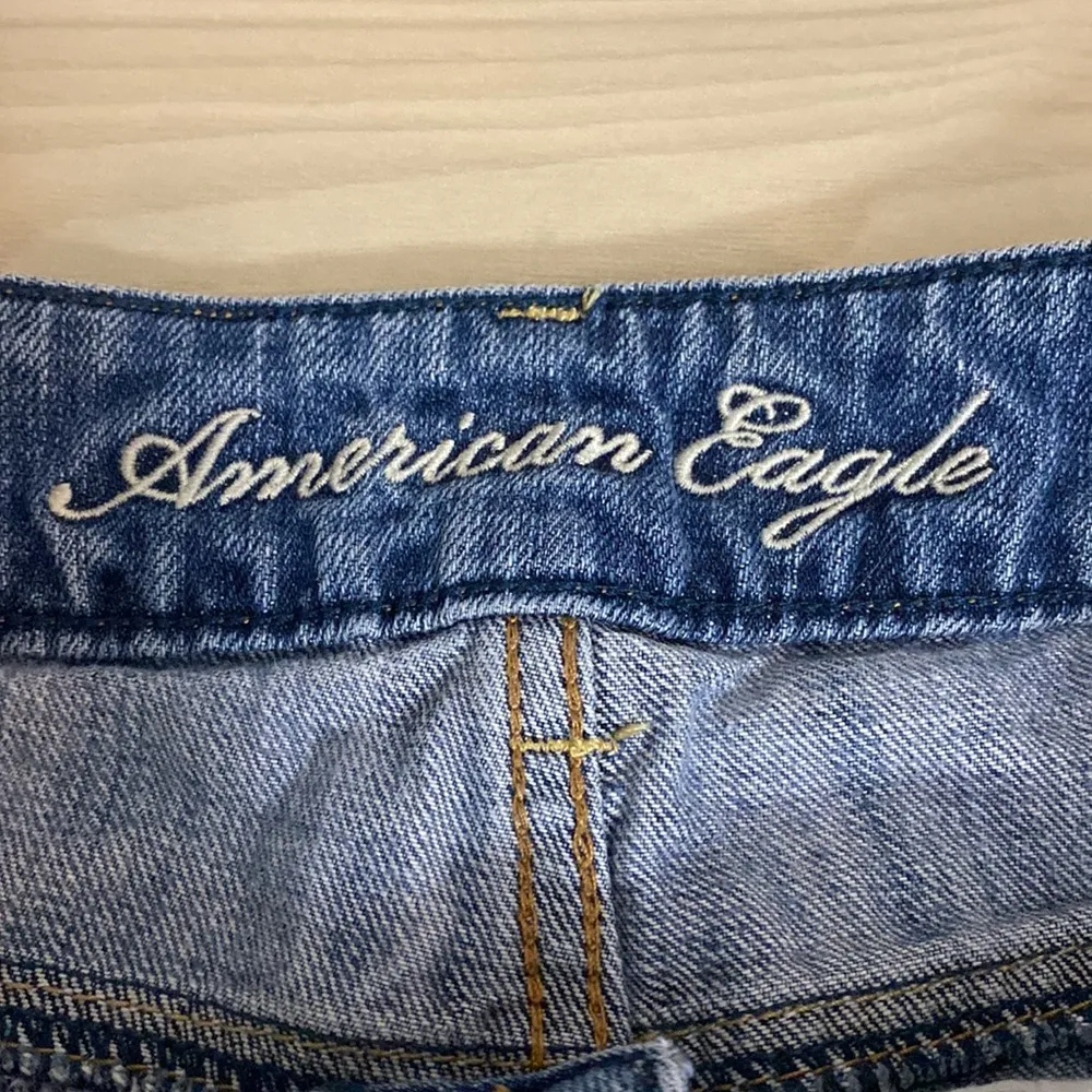 American Eagle Outfitters women’s zip Pockets denim blue distressed shorts size2 - Image 8