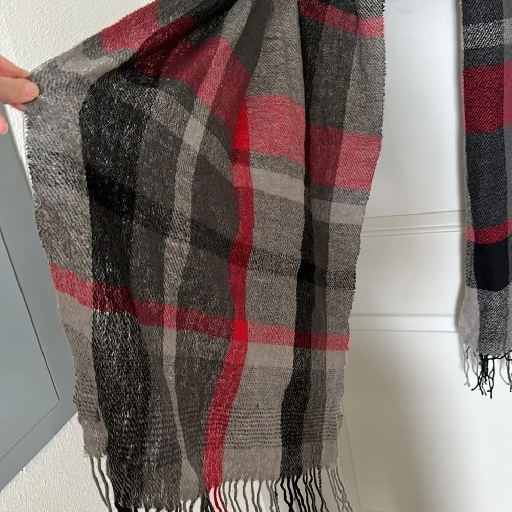 Large UGG plaid gray scarf - Image 2