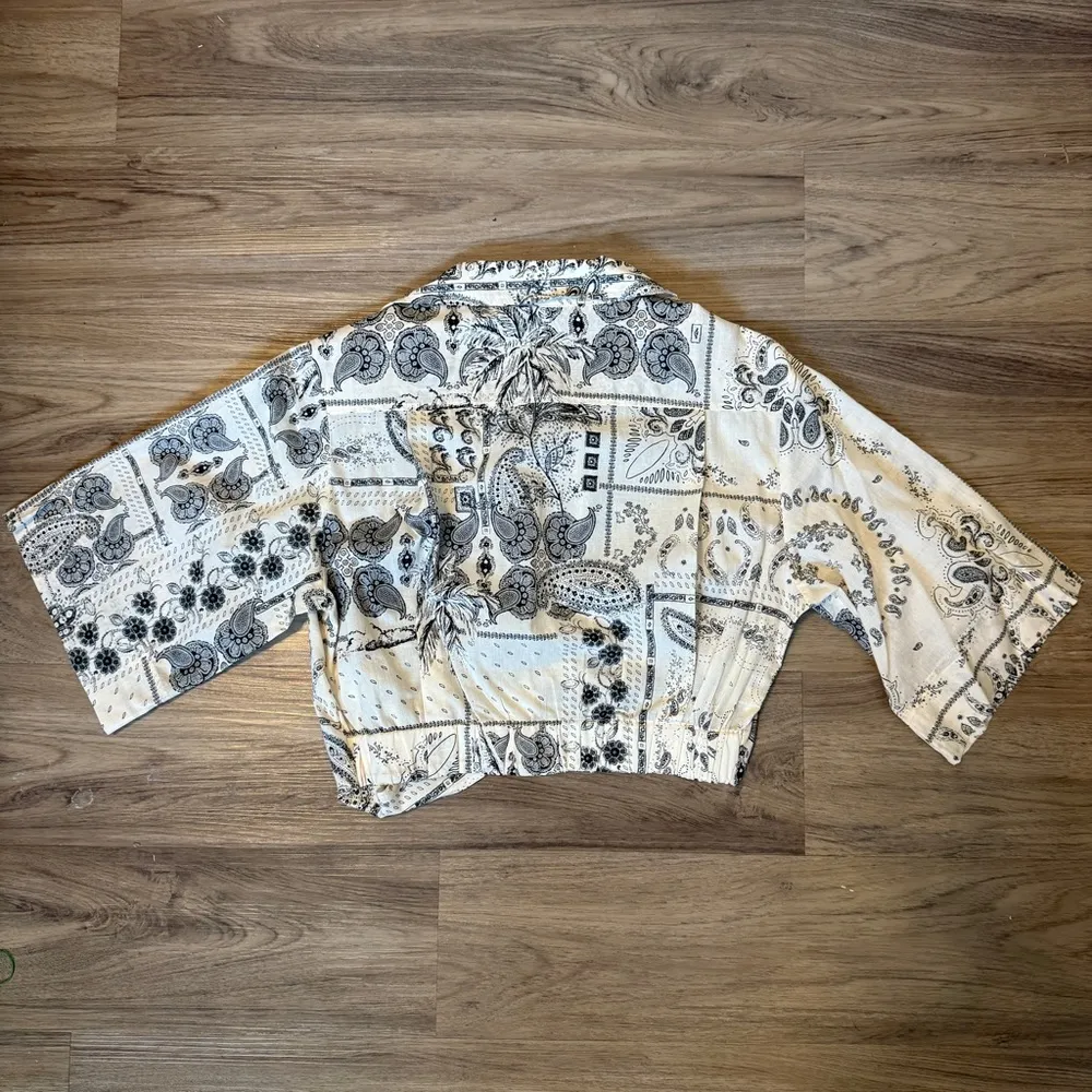 H&M Resort Collared Print Cropped Shirt Size Small - Image 7