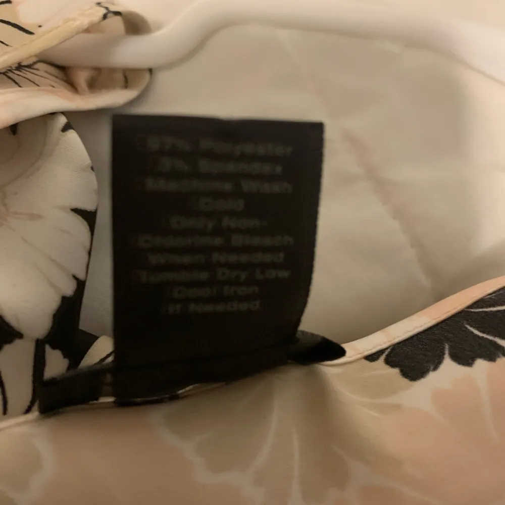 Ann Taylor Women Sleeves Top Pleated front Sz XS - Image 5