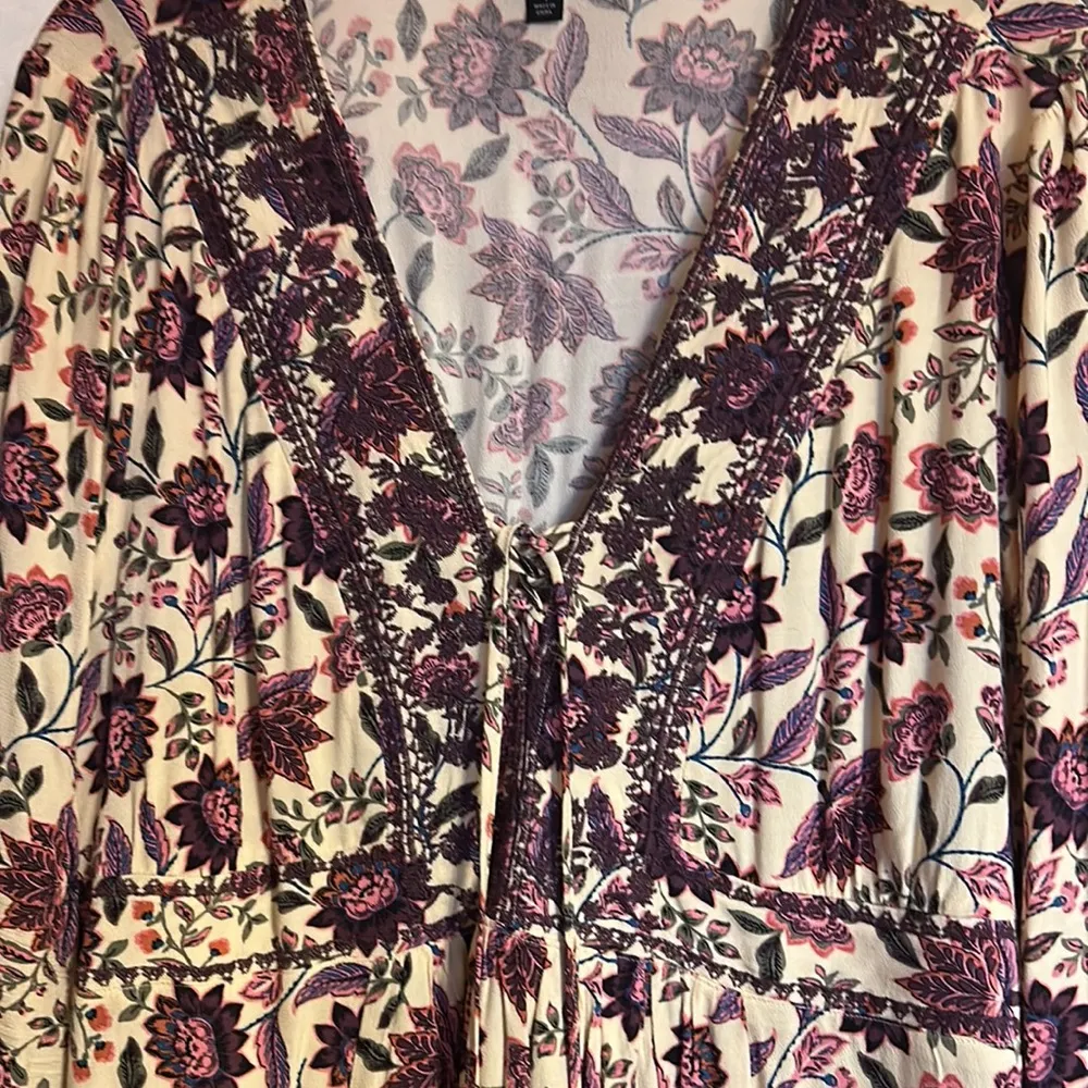 Soft, Shapely, Creamy, Floral Lace Up Blouse with raised embroidery, so pretty - Image 5