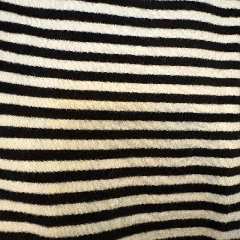 Max Studio London-black and whiter striped top - size M - Image 3