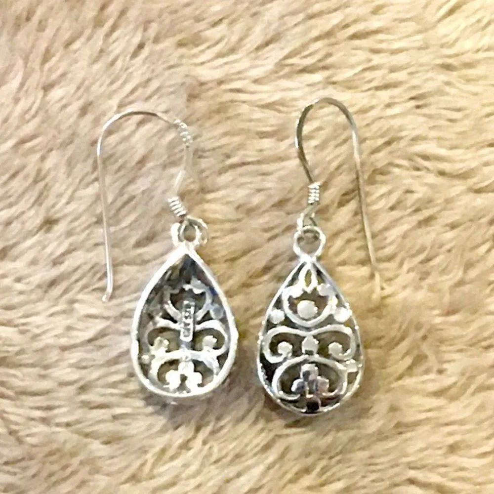 VINTAGE Sterling Silver Filigree Scroll Cutout Teardrop Shaped Dangle Earrings - Image 3