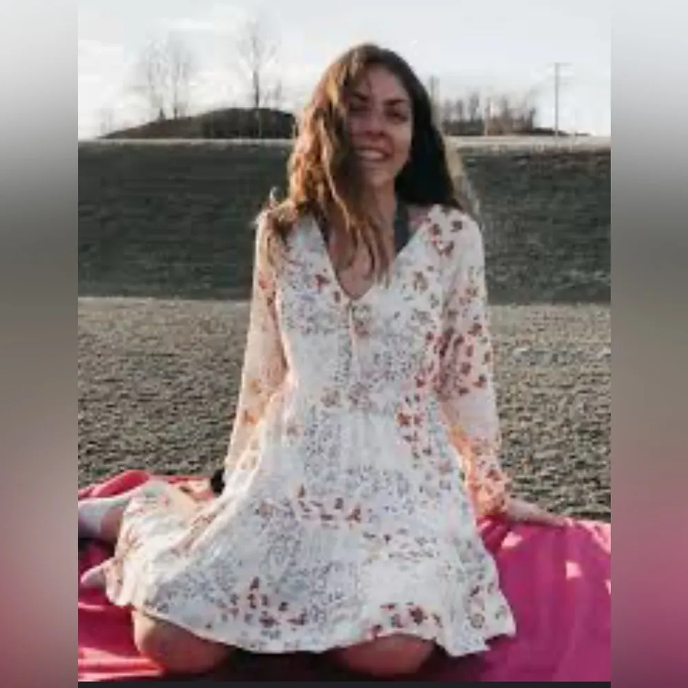 American Eagle  floral midi dress size M like new condition - Image 3