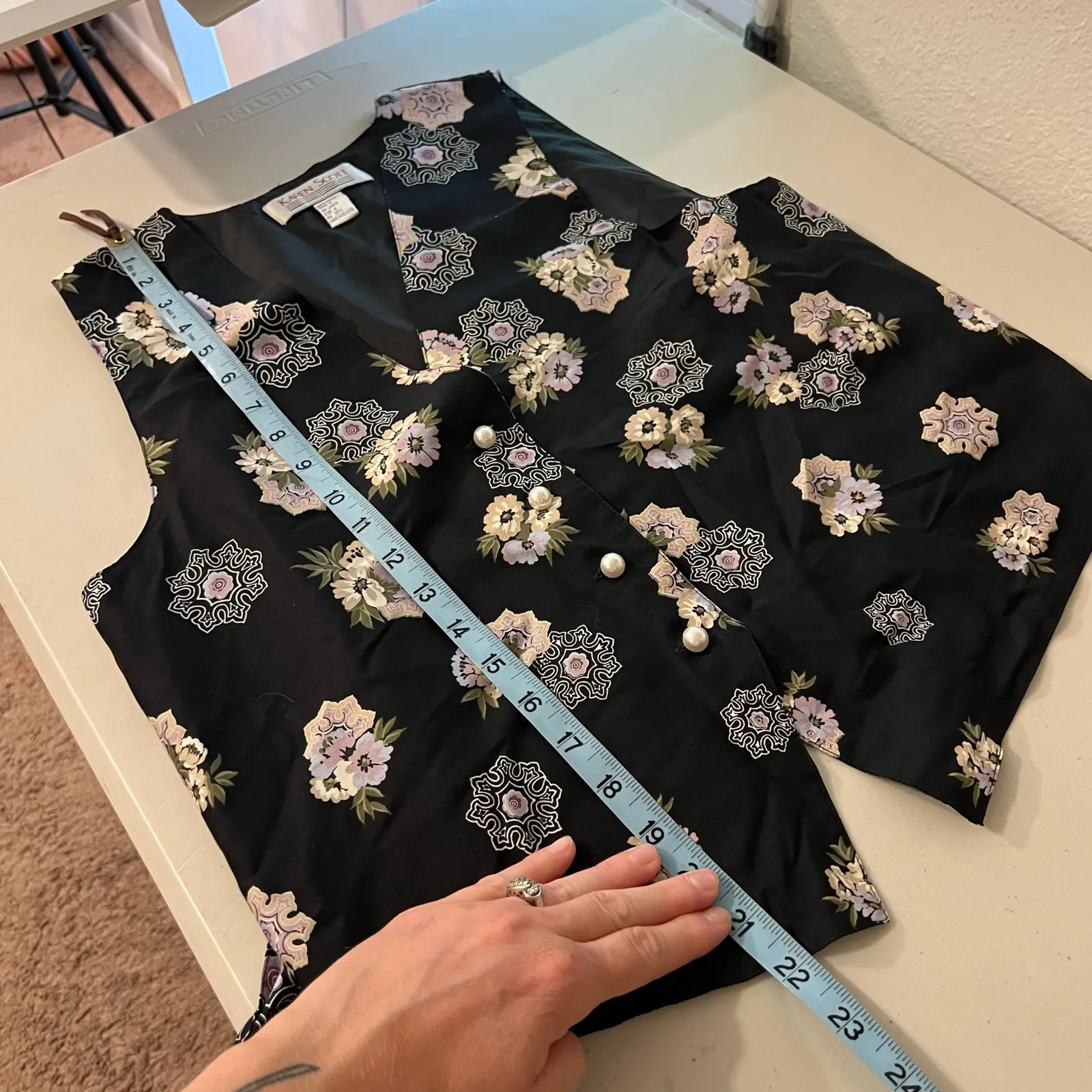 Karen Scott Vintage Black Floral Print Pearl Button Front Vest Top Size Small - Image 9