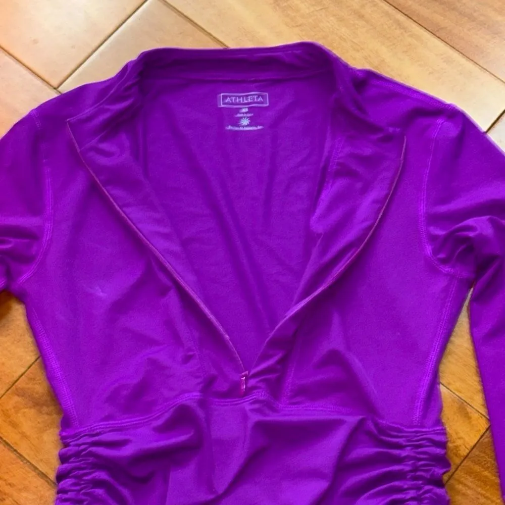 ATHLETA Fuchsia Ruched Half Zip Long Sleeves Rash Guard Swimsuit Top‎ Size XS - Image 2