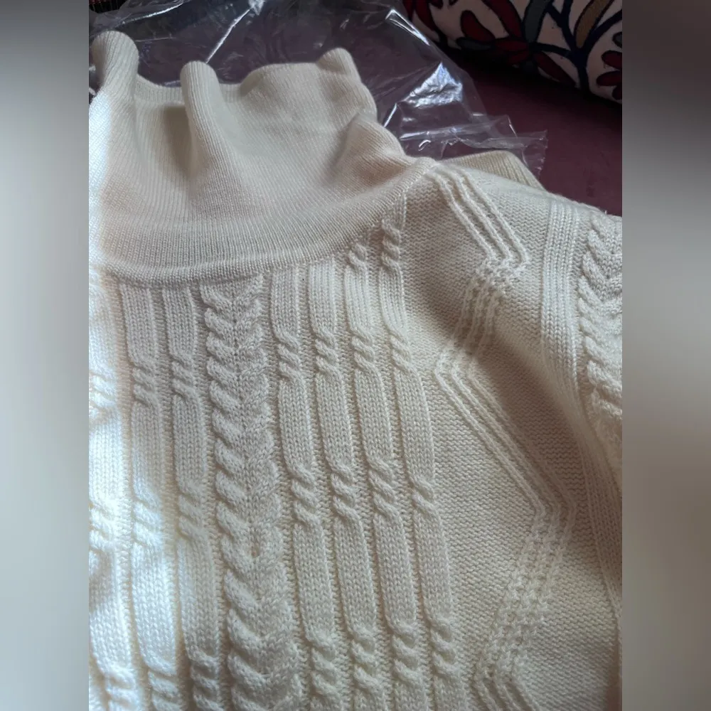 Wool cable sweater - Image 5