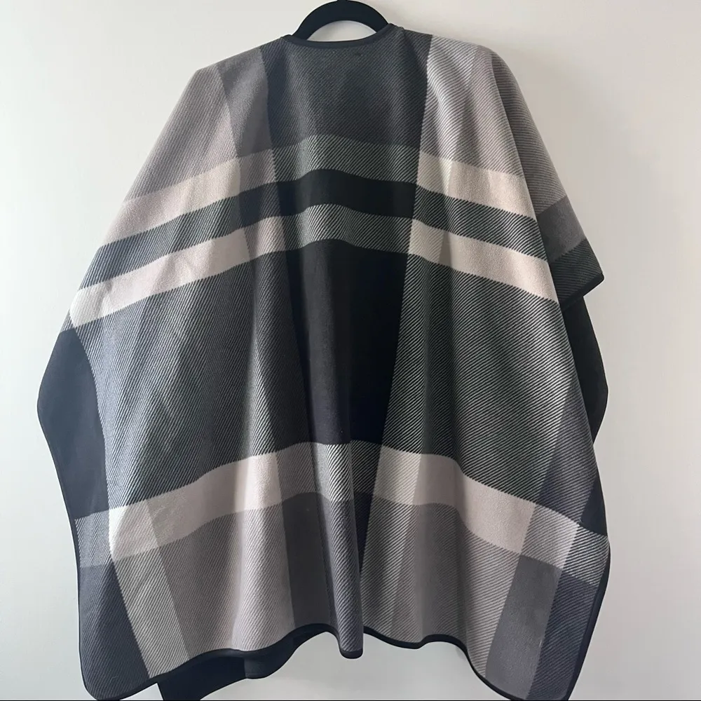 Ike Behar Fleece Plaid Poncho Wrap Shawl Black Size undefined - Image 5
