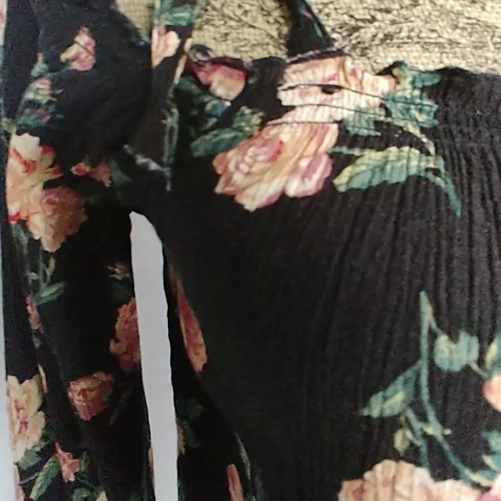 American Eagle Women's Floral Cold Shoulder Top - Image 3