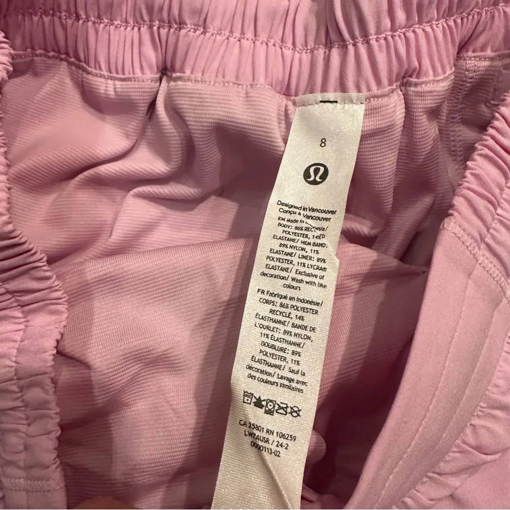 New Lululemon Size 8 Hotty Hot Low Rise LR Lined Shorts 2.5" VITP Vita Pink Run - Image 6