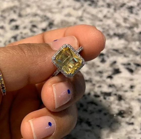 Beautiful Yellow Stone Australian Crystal Square Ring! - Image 2