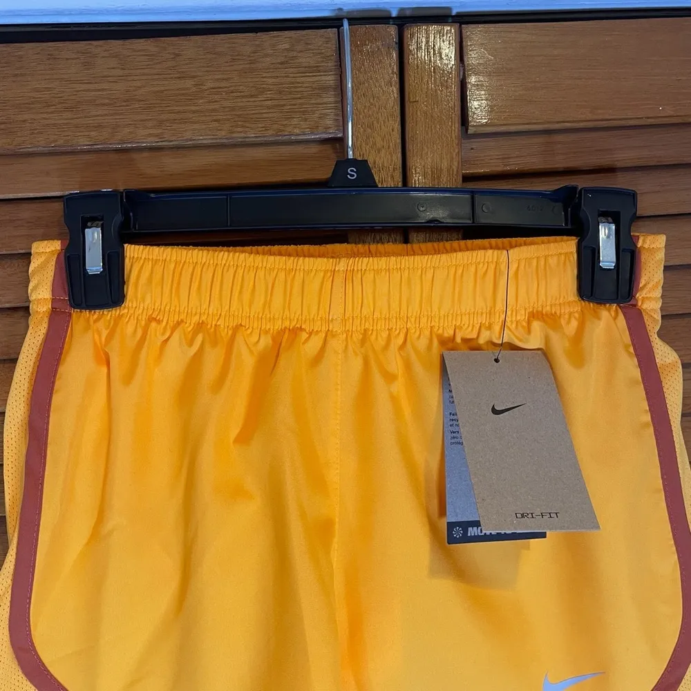 Nike Dri-Fit Women’s Orange Lined Tempo Athletic Running Shorts Sz XS NWT - Image 2
