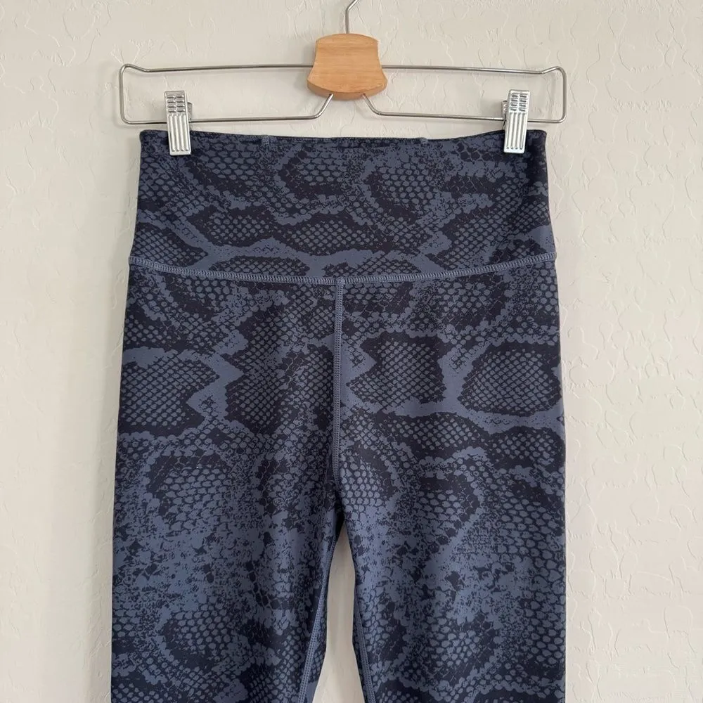 Anthropologie All Fenix Leggings Medium High Rise 7/8 Yoga Blue Snake Print M - Image 4