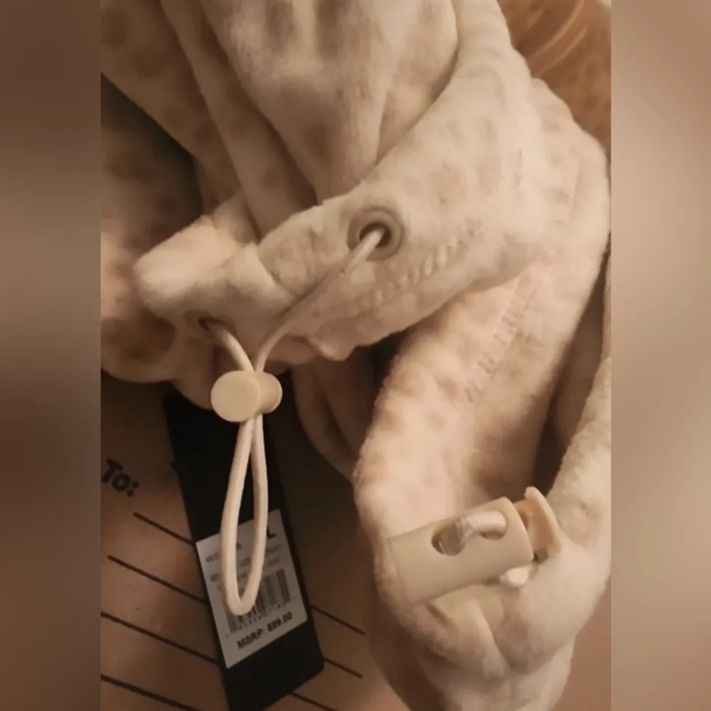 Bebe NWT Women's Polar Fleece Full Zip Jacket Ivory Leopard - Image 7