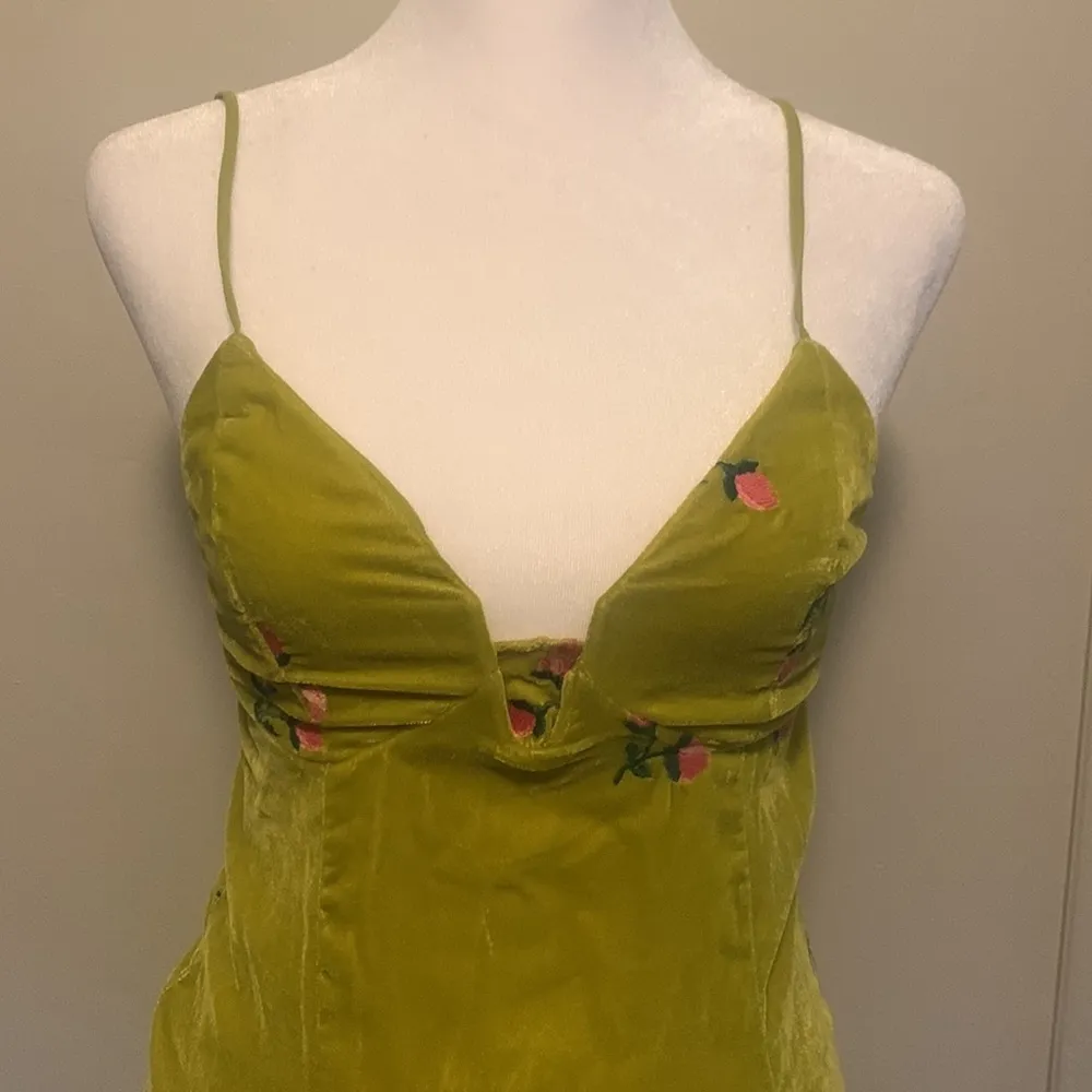 Urban Outfitters Green Floral Embroidered Velvet Mini Slip Dress NWT Size XS - Image 5
