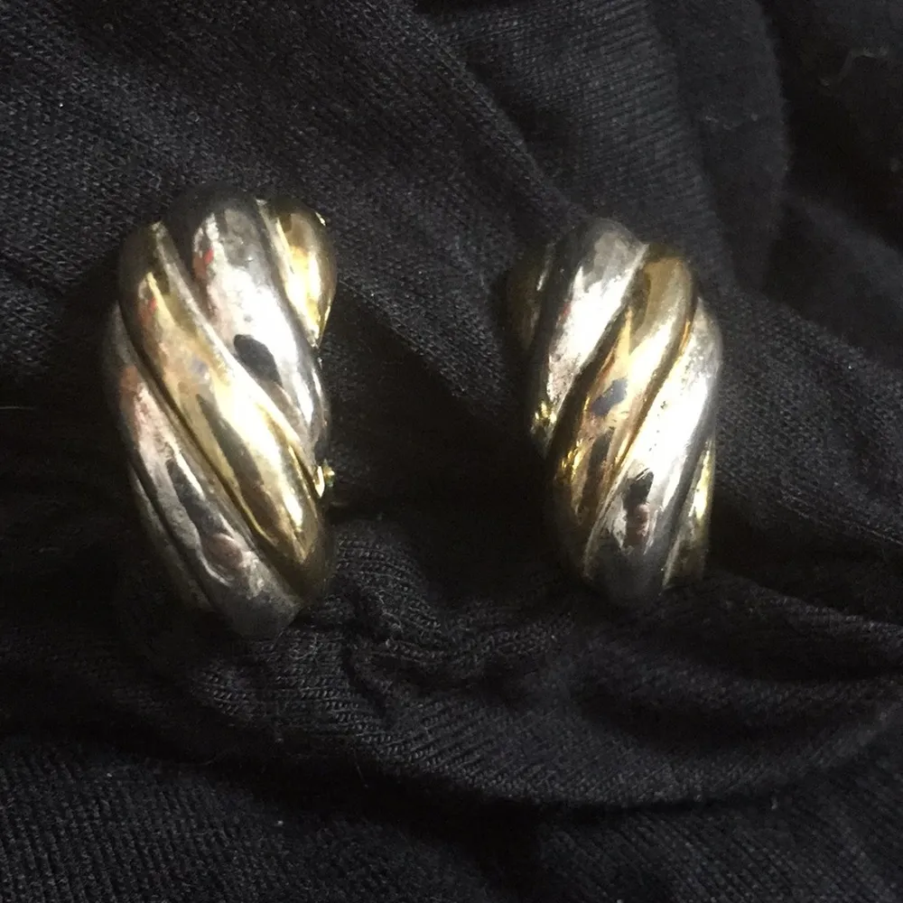 Two tone clip earrings - Image 3