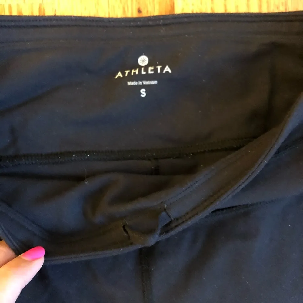 Athleta Relay Capri Crop Black Leggings small - Image 3