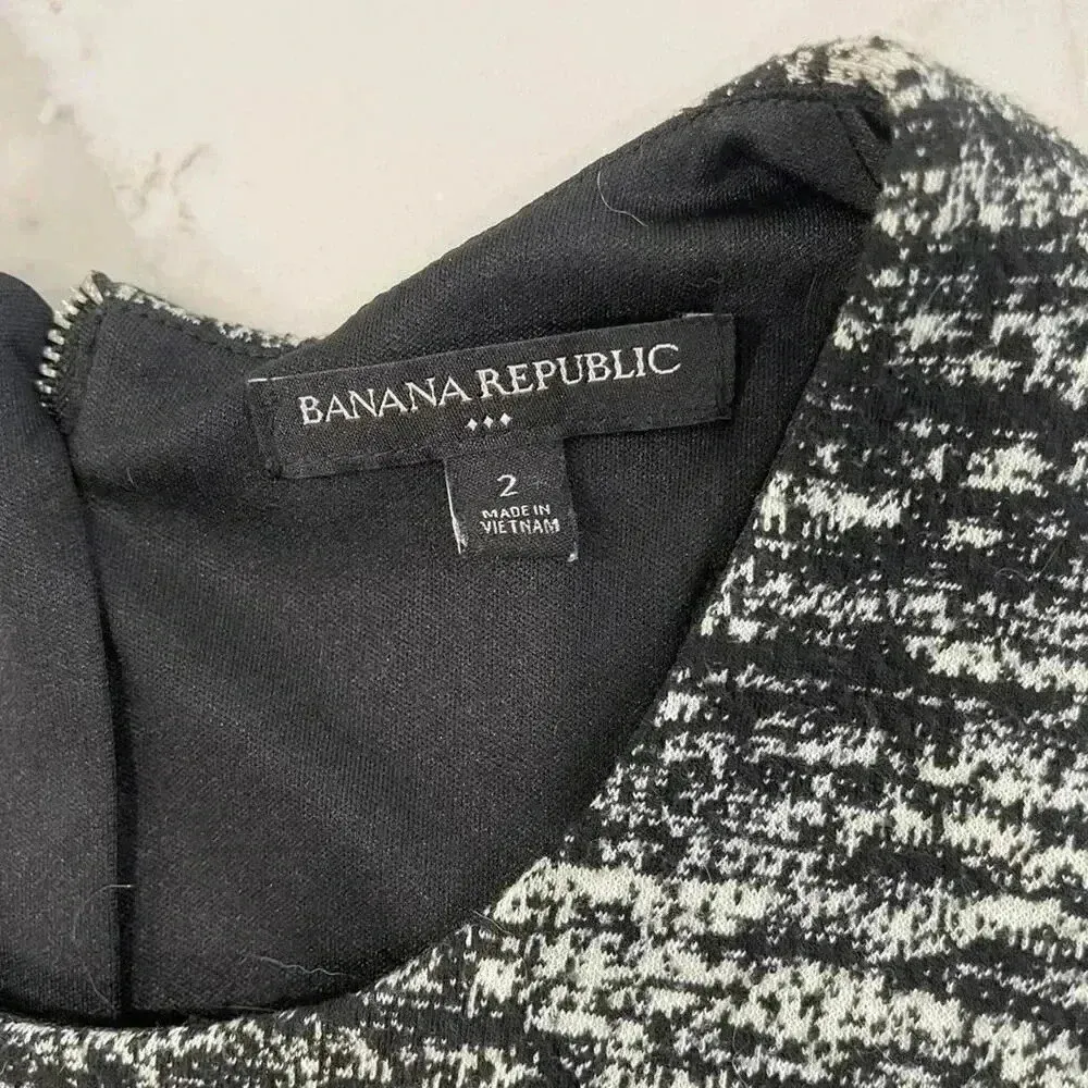 Banana Republic Black Static Print Fit and Flare Sleeveless Knit Dress Women’s 2 - Image 4