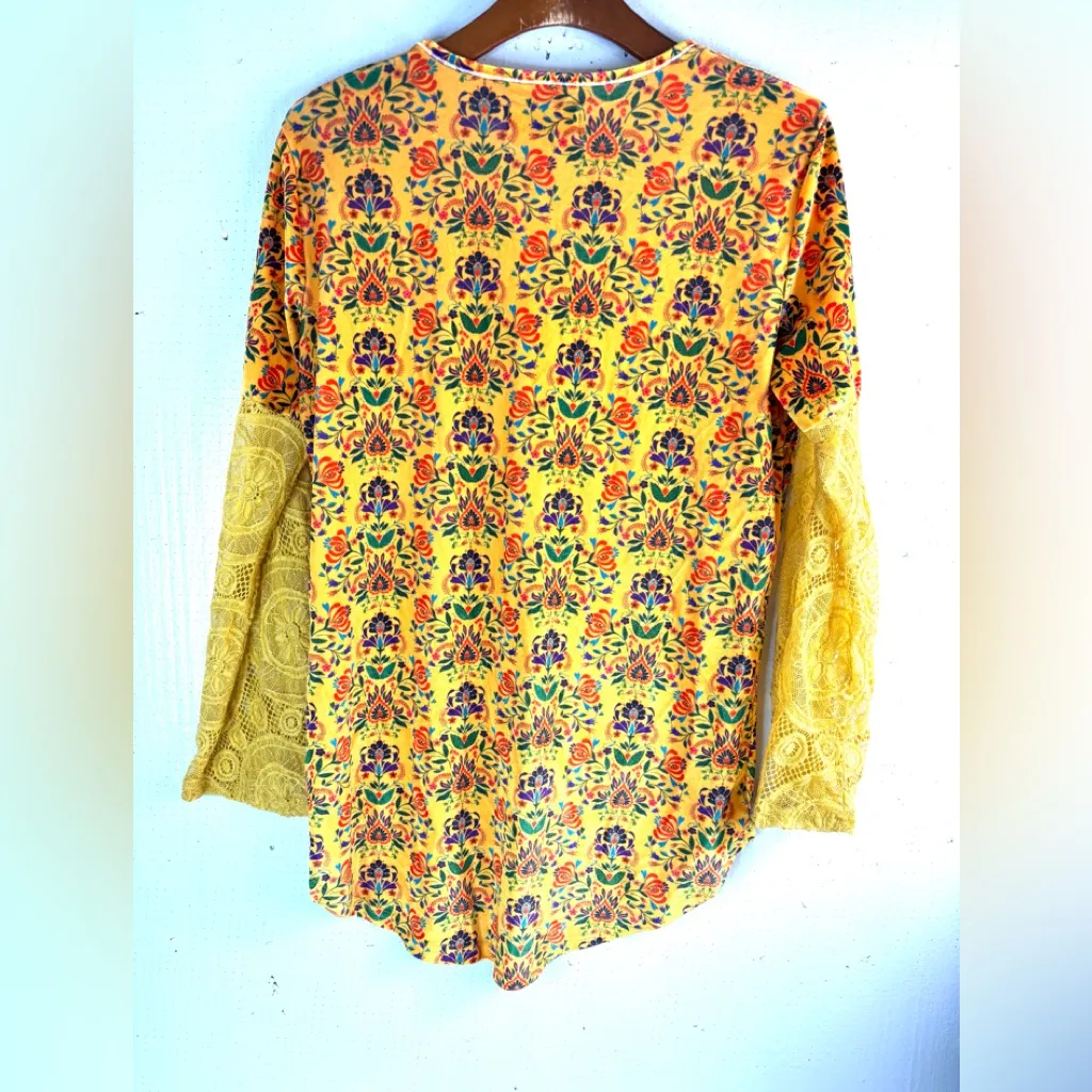 L&B S Boho V-Neck Lace Bell Sleeve Velveteen Floral Top in Gold - Image 2