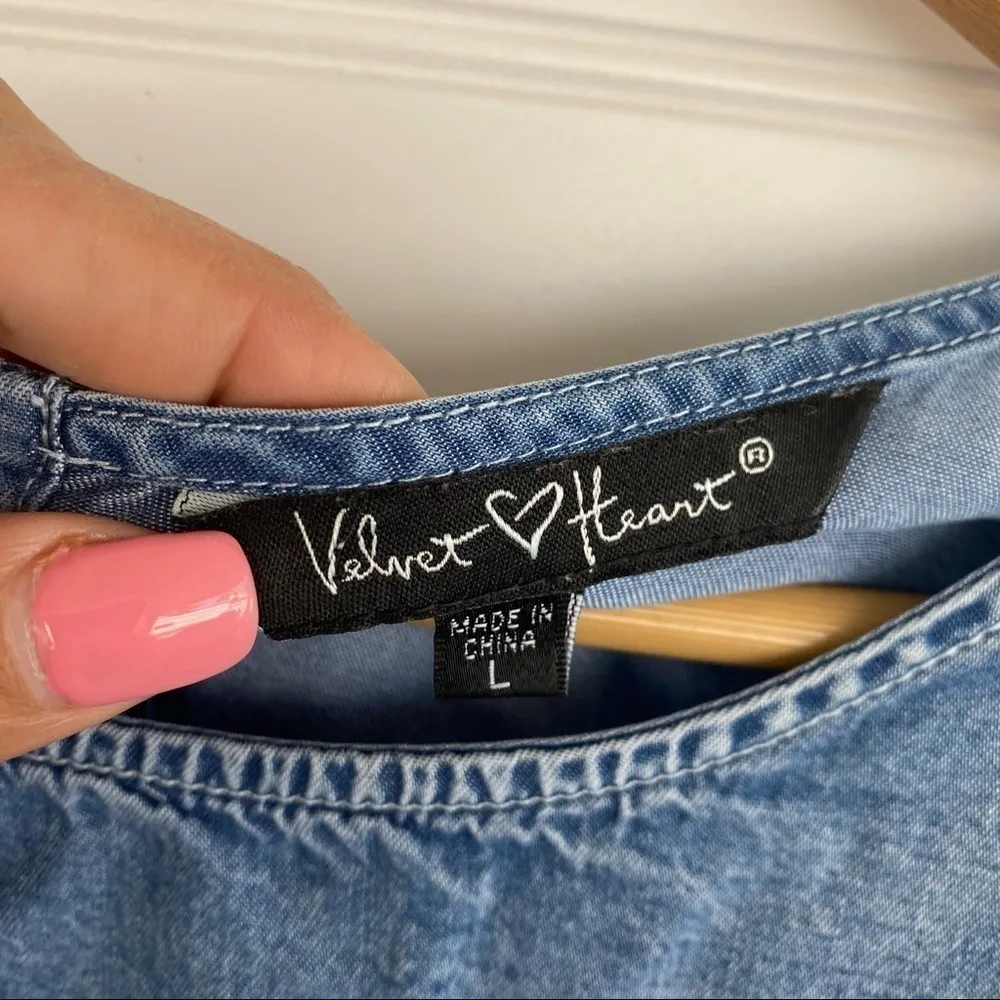 Blue chambray front knot tie back button top Size Large - Image 6