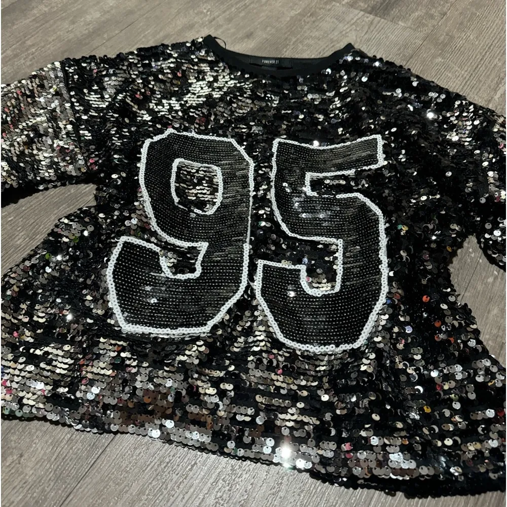 Forever 21  sequin 1995 shirt ✨ - Image 5