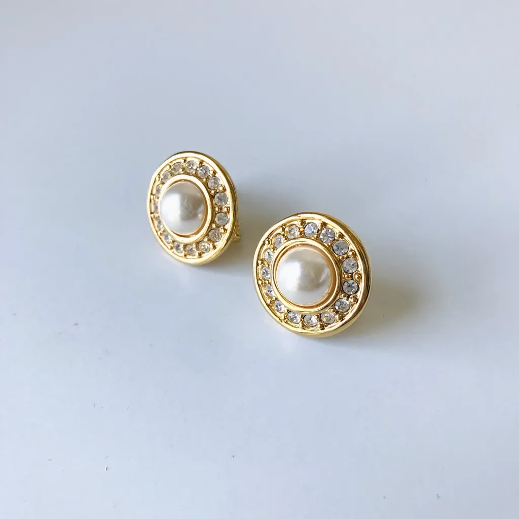 Vintage Gold Tone Round Faux Pearl Clip On Earrings - Image 4