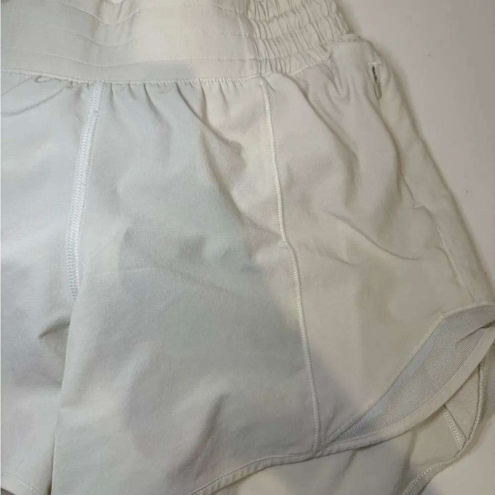 Lululemon Hotty Hot Hawaii Exclusive Pineapple Off White Lined Short 4" Inseam 2 - Image 4